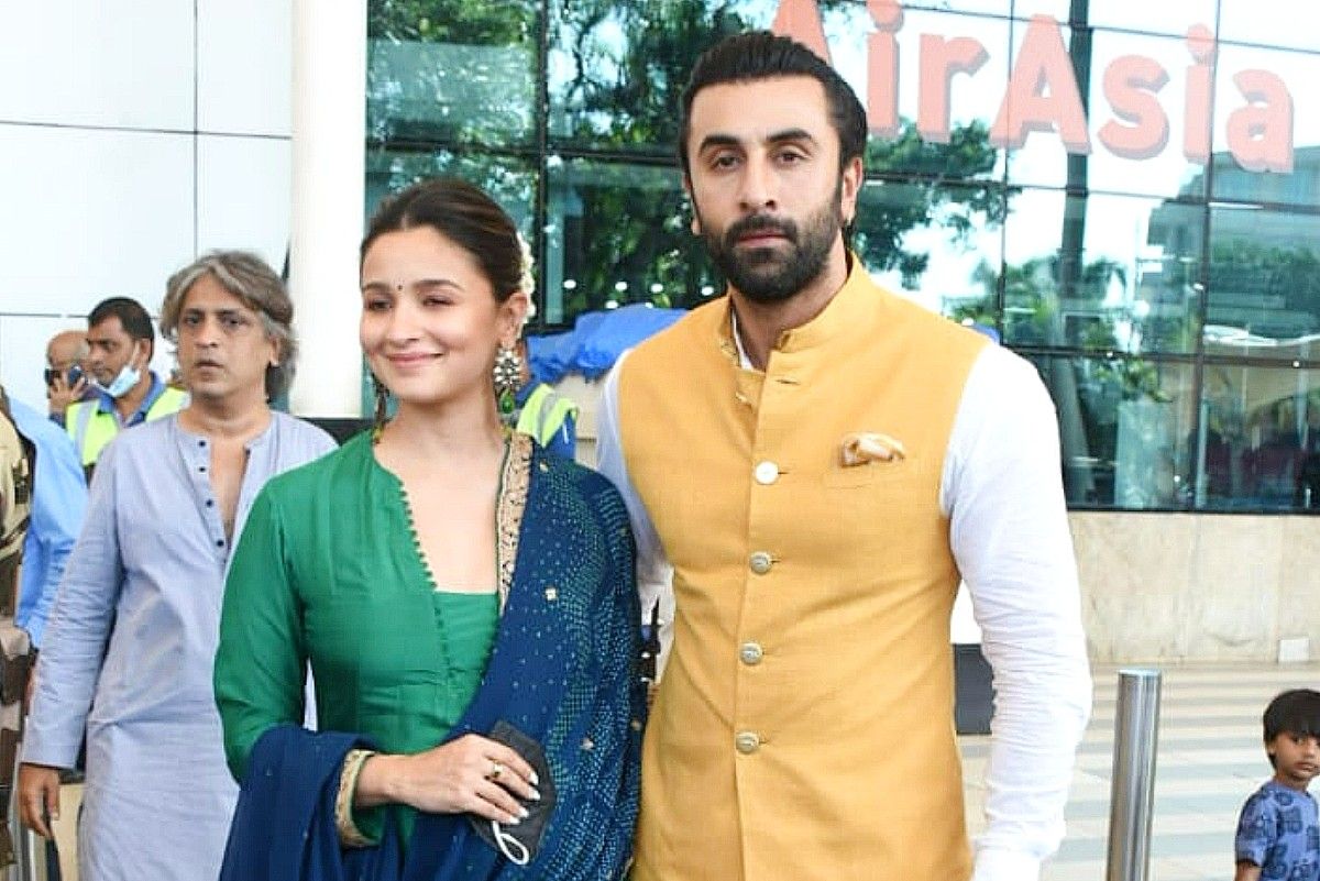 Alia Bhatt and Ranbir Kapoor were stopped by Bajrang Dal activists from entering the Mahakaleshwar Temple yesterday.