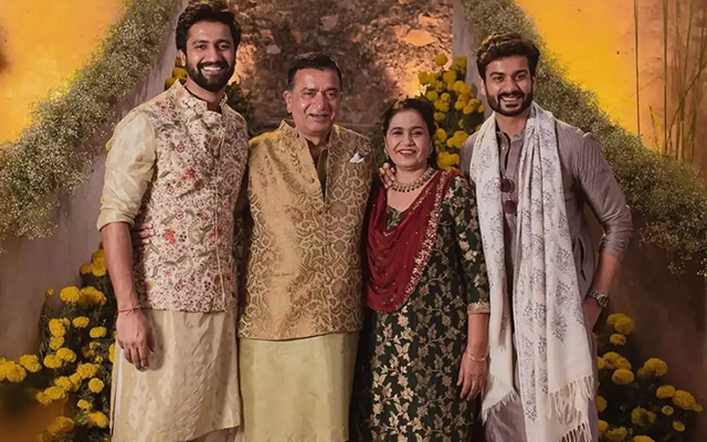 Vicky Kaushal and his family (Source - Twitter)